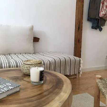 Cosy Flat For 2 In Santos-o-velho By Guestready *