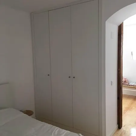 Apartment Cosy Flat For 2 In Santos-o-velho By Guestready Lissabon